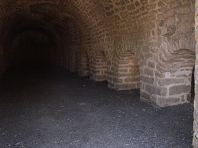 COTI-CHIAVARI - <BR>Quelques batiments sont encore visibles au départ de la promenade 