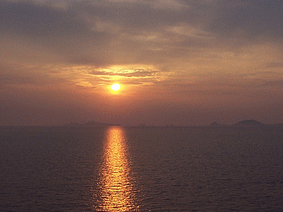 AJACCIO ville - Coucher de soleil sur les Sanguinaires (Vu du large) (20060101)    (Photographie de Mathieu-Nivaggioni) <br><A href=ajaccio/ville/995a.jpg>Afficher l'image ?</A>