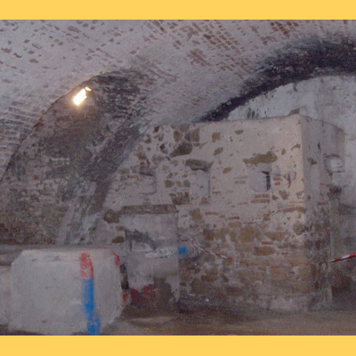 La citadelle d AJACCIO <BR> Les caves voûtèes en briques du bastion Bas