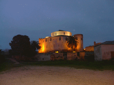 La citadelle de SAINT-FLORENT à la tombèe de la nuit