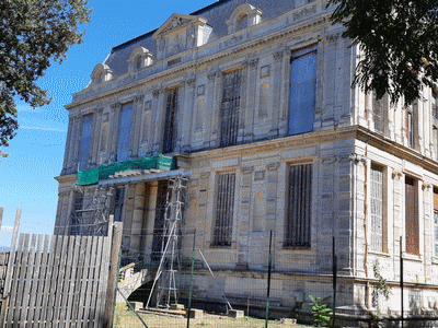 ALATA  - Le  chÃ¢teau de la PUNTA <HR>10 ans après notre première visite.<BR>Peu de changements visbles. <BR>- . La route a été regoudronnée, mais est  toujours aussi étroite (croisment de 2 voitures difficile), <BR>- Le peristyle de l’entrée a été étayé.