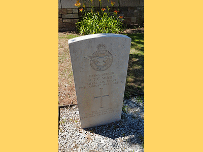 Tombe deWADE Richard Thomas Christopher à <a HREF=fotom2l.php?necro=342>  <U>Biguglia (CimetiÃ¨re du Commonwealth "war cemetery")</U> </A> 