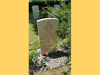 Tombe deWILDE Fred à <a HREF=fotom2l.php?necro=342>  <U>Biguglia (CimetiÃ¨re du Commonwealth "war cemetery")</U> </A> 