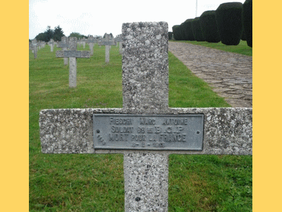 Tombe deFIESCHI Marc Antoine à <a HREF=fotom2l.php?necro=9>  <U>Hartmannswillerkopf  (Nécropole Nationale) </U> </A> 1146