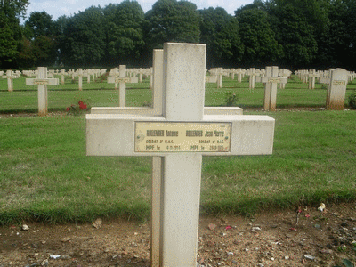 Tombe deHOLLENDER Jean à <a HREF=fotom2l.php?necro=67>  <U>Ablain Saint-Nazaire (NÃ©cropole nationale Notre Dame de Lorette )</U> </A> 77-07-15520