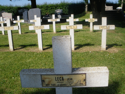 Tombe deLECA Jean Toussaint à <a HREF=fotom2l.php?necro=177>  <U>Agnez-lÃ¨s-Duisans (CarrÃ© militaire)</U> </A> 2-59