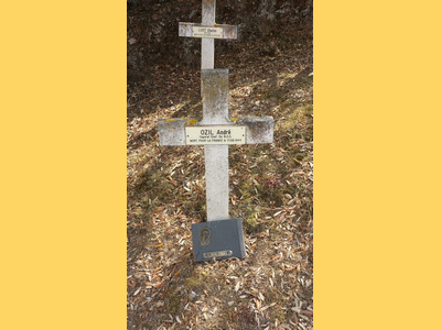 Tombe deOZIL Andr&eacute; à <a HREF=fotom2l.php?necro=131>  <U>Ajaccio (CarrÃ© militaire du cimetiÃ¨re Saint-Antoine)</U> </A> D-23