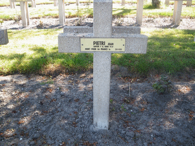 Tombe dePIETRI Jean Dominique à <a HREF=fotom2l.php?necro=102>  <U>Dunkerque (Nécropole Nationale) </U> </A> 913