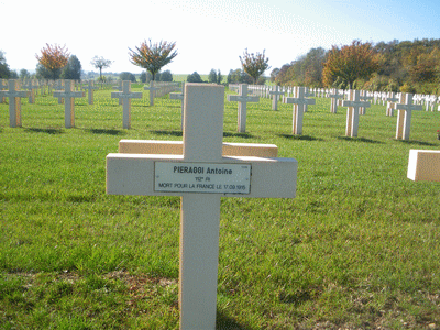 Tombe dePIERAGGI Emmanuel à <a HREF=fotom2l.php?necro=166>  <U>Pontavert (Nécropole Nationale) </U> </A> 3378