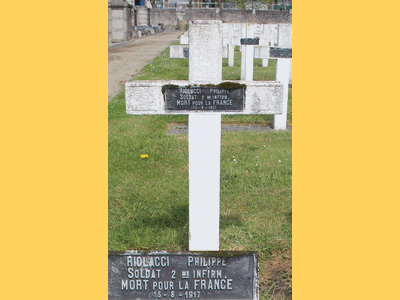 Tombe deRIOLACCI Philippe Lecoudo à <a HREF=fotom2l.php?necro=424>  <U>Nantes (carrÃ© militaire du cimetiÃ¨re de la Bouteillerie)</U> </A> Carr&eacute; Q rang 10 Tombe 1