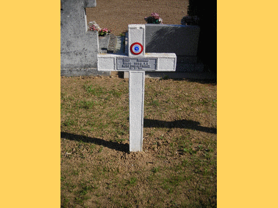 Tombe deSOAVI Ferdinand à <a HREF=fotom2l.php?necro=430>  <U>Tours (carré militaire du cimetière de Sainte-Radegonde-en-Touraine) </U> </A> Carré 1 rang 7 Tombe 32