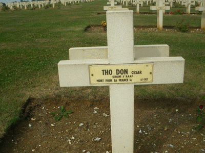 Tombe deTHO Don Cesar à <a HREF=fotom2l.php?necro=67>  <U>Ablain Saint-Nazaire (NÃ©cropole nationale Notre Dame de Lorette )</U> </A> 49-06-9737