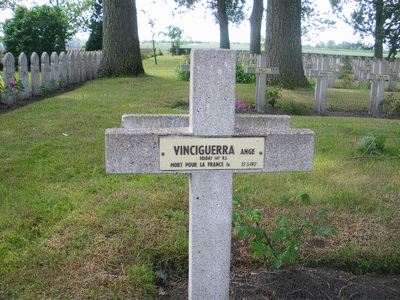 Tombe deVINCIGUERRA Ange à <a HREF=fotom2l.php?necro=92>  <U>Zuydcoote (cimetiÃ¨re militaire)</U> </A> 1-1