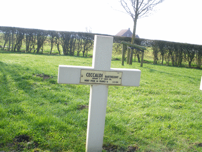 Tombe deCECCALDI Barthélémy à <a HREF=fotom2l.php?necro=83>  <U>YPRES (CimetiÃ¨re National FranÃ§ais "Saint-Charles de Potyze")</U> </A> 3402