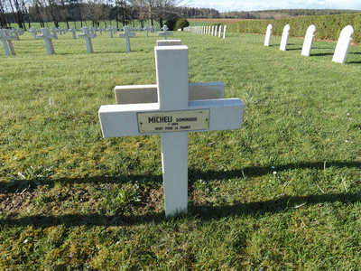 Tombe deMICHELI Dominique Jean à <a HREF=fotom2l.php?necro=202>  <U>Esnes-en-Argonne (Nécropole nationale) </U> </A> 1700