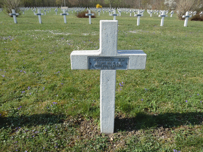 Tombe deMOZZICONACCI Jean André à <a HREF=fotom2l.php?necro=206>  <U>Chattencourt (nécropole Nationale) </U> </A> 332