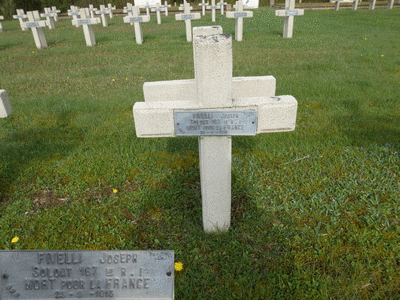 Tombe deFIVELLI Joseph Antoine à <a HREF=fotom2l.php?necro=211>  <U>Saint-Thomas-en-Argonne (NÃ©cropole nationale)</U> </A> 698