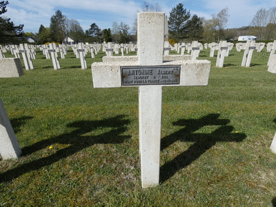 Tombe deANTONINI Albert à <a HREF=fotom2l.php?necro=221>  <U>Sainte-Menehould (NÃ©cropole nationale)</U> </A> 3315