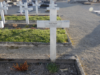 Tombe deFELCE Charles Jean à <a HREF=fotom2l.php?necro=348>  <U>Void-VaconÂ (CarrÃ© militaire du cimetiÃ¨re communal)</U> </A> Carr&eacute; 4 - Tombe E.1