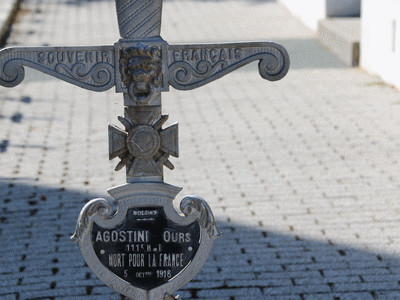 Tombe deAGOSTINI Philippe à <a HREF=fotom2l.php?necro=399>  <U>Antibes ( Carré militaire du cimetière de Rabiac) </U> </A> 48