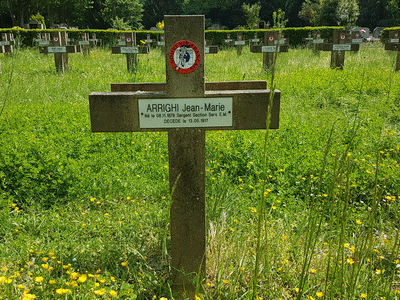 Tombe deARRIGHI Jean Marie à <a HREF=fotom2l.php?necro=383>  <U>Ivry-sur-Seine (Carrés Militaires du Cimetière) </U> </A> 42e division Rang 37  Tombe19