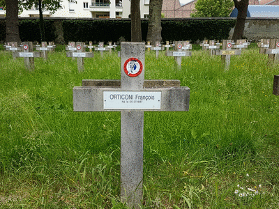 Tombe deORTICONI François  à <a HREF=fotom2l.php?necro=383>  <U>Ivry-sur-Seine (CarrÃ©s Militaires du CimetiÃ¨re)</U> </A> Carr&eacute; 42 rang 38 Tombe 41