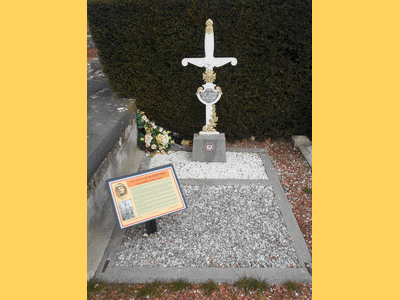Tombe deROUVIER Albert Louis à <a HREF=fotom2l.php?necro=242>  <U>NIVELLES  (Cimetière militaire) </U> </A> 