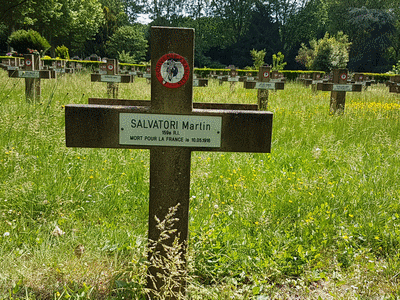 Tombe deSALVATORI Martin à <a HREF=fotom2l.php?necro=383>  <U>Ivry-sur-Seine (CarrÃ©s Militaires du CimetiÃ¨re)</U> </A> Carr&eacute; 42 Rang 41 Tombe 16