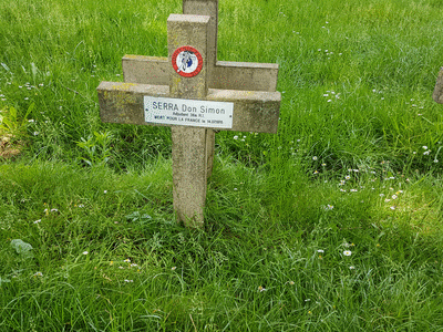 Tombe deSERRA Don Simon à <a HREF=fotom2l.php?necro=383>  <U>Ivry-sur-Seine (CarrÃ©s Militaires du CimetiÃ¨re)</U> </A> Carr&eacute; 46  Rang 1  Tombe 13