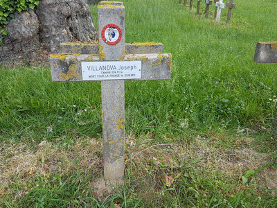 Tombe deVILLANOVA Joseph Antoine à <a HREF=fotom2l.php?necro=383>  <U>Ivry-sur-Seine (CarrÃ©s Militaires du CimetiÃ¨re)</U> </A> Carr&eacute; 38 rang 2 Tombe 121