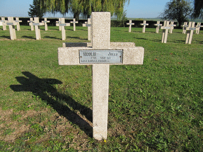 Tombe deNICOLAI Jules à <a HREF=fotom2l.php?necro=204>  <U>Riche (Nécropole nationale) </U> </A> 711