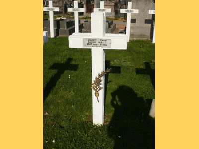 Tombe deSALICETI Vincent à <a HREF=fotom2l.php?necro=459>  <U>Issy-les-Moulineaux(CarrÃ© militaire du cimetiÃ¨re communal)</U> </A> Carr&eacute; plan 289 rang 3 Tombe 19