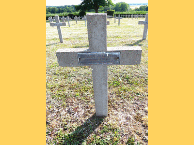 Tombe deGHERARDI Jean à <a HREF=fotom2l.php?necro=15>  <U>MÃ©nil-sur-Belvitte (NÃ©cropole Nationale)</U> </A> 462