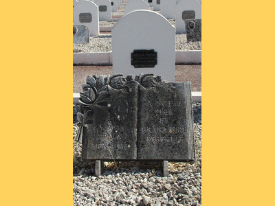 Tombe deCASELLA Pierre  à <a HREF=fotom2l.php?necro=467>  <U>Toulon(Carré militaire de Lagoubran) </U> </A> Rang G  Tombe 9R