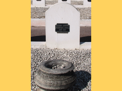Tombe deCODANI Joseph Léon Jean Baptiste à <a HREF=fotom2l.php?necro=467>  <U>Toulon(CarrÃ© militaire de Lagoubran)</U> </A> Rang 3B Tombe 9