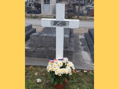 Tombe deANGELINI François Marie à <a HREF=fotom2l.php?necro=459>  <U>Issy-les-Moulineaux(CarrÃ© militaire du cimetiÃ¨re communal)</U> </A> Rang L 1  Tombe 20