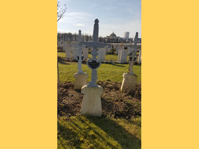 Tombe deLORENZONI Joseph Antoine à <a HREF=fotom2l.php?necro=475>  <U>Rouen (Carré militaire du Cimetière Saint-Sever ) </U> </A> Carré M - Rang 10 - Tombe 20