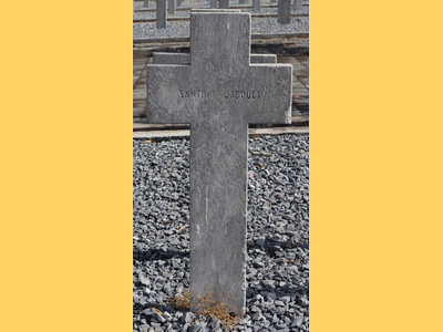 Tombe deSANTONI Jacques François à <a HREF=fotom2l.php?necro=519>  <U>THESSALONIQUE 
 (Cimetière militaire de Zeitenlick  ) </U> </A> 2578