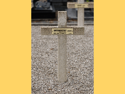 Tombe deANTONPIETRI Joseph Antoine à <a HREF=fotom2l.php?necro=645>  <U>Fraize (CarrÃ© militaire du cimetiÃ¨re communal)</U> </A> 150