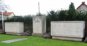 Caen (Sépulture collective militaire du cimetière Nord-Est)