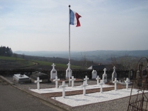 Chateau-Chinon (Carré militaire dans le cimetière communal ancien)