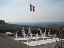 Chateau-Chinon (CarrÃ© militaire dans le cimetiÃ¨re communal ancien)