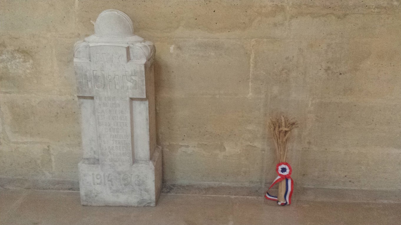 LA borne de terre scrée dans la  Chapelle du Simple soldat  en l'église Saint-Louis des Invalides
