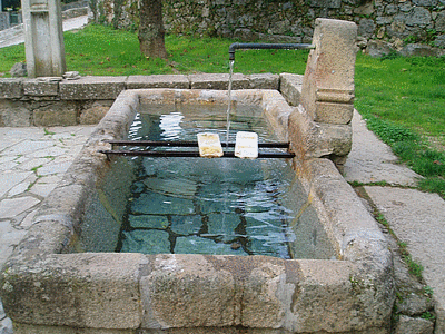 Fontaine de NESSA
