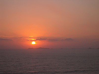 AJACCIO - Coucher de soleil sur les îles Sanguinaires (20060101)    (Photographie de N.-et-O.-Dhilly) <br><A href=vos/2000/013.jpg>Afficher l'image ?</A>
