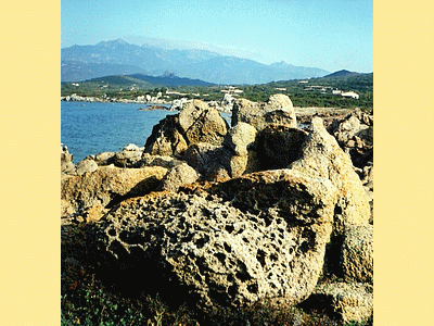 Anse de CHENAVU á  CALDARELLU  - érosion sur les granits