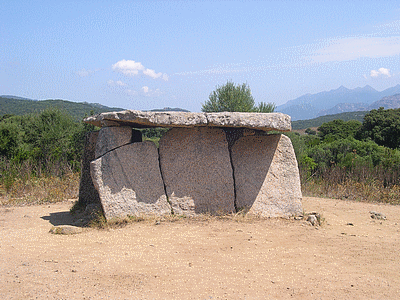 SARTENE <BR>Site prehistorique de CAURIA <BR> Dolmen de Funtanaccia