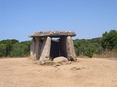 SARTENE <BR>Site prehistorique de CAURIA <BR> Dolmen de Funtanaccia