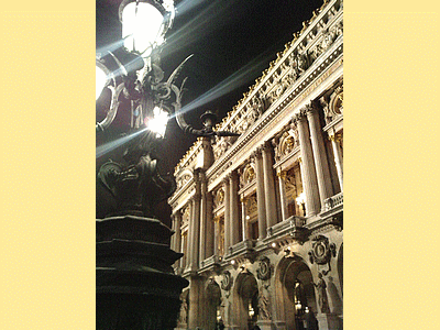 PARIS : la facade de l‚opéra Garnier<BR> (photo prise avec téléphone portable) (20090104)    (Photographie de Remi-Barre) <br><A href=vos/2005/038.jpg>Afficher l'image ?</A>