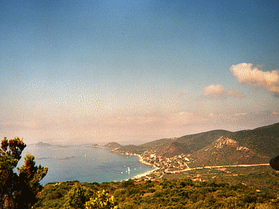 AJACCIO - Les îles Sanguinaires <BR> vues du chemin des crêtes